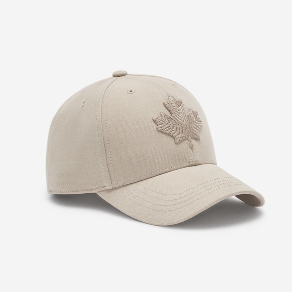 BNWT Canada Maple Leaf Roots Baseball Cap